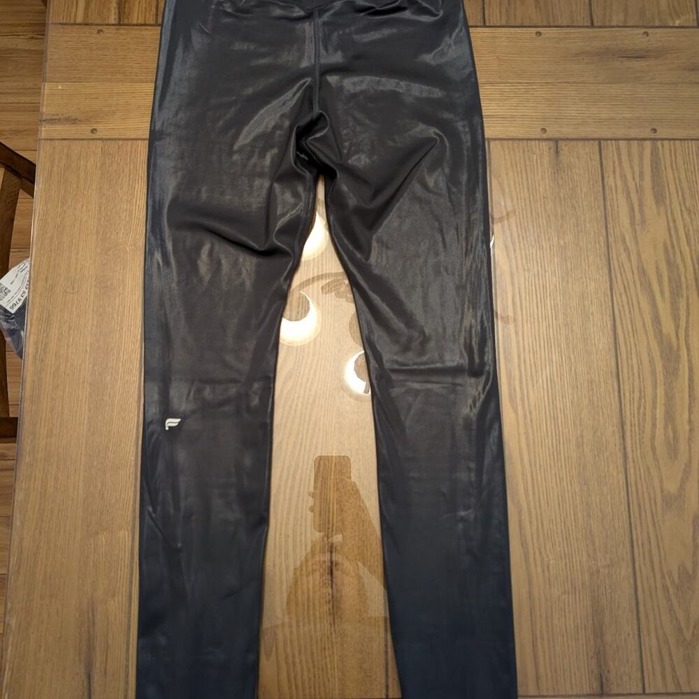 Women's Fabletics Anywhere Shine Motion365+ Split Hem Legging Size M - Picture 3 of 9